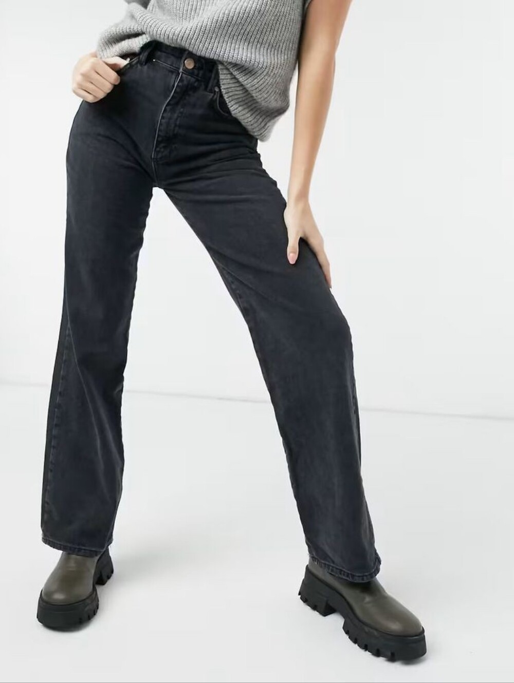 Stradivarius 90s High-Rise‎ Dad Jeans In Washed Black